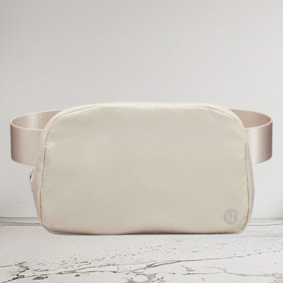 RARE! NEW Lululemon Everywhere Belt Bag (1L) - WHITE OPAL - Unisex Minimalist - Picture 1 of 11